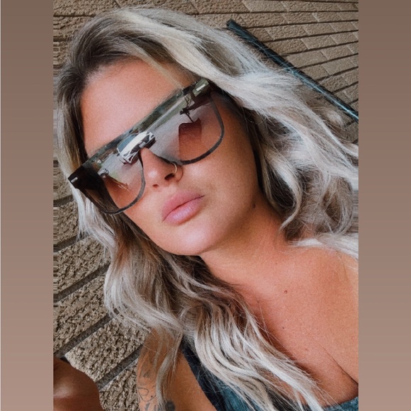 Meet your Posher, Amanda - Picture 1 of 1